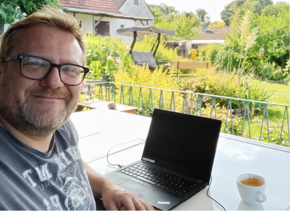 Homeoffice im Kleingarten: Arbeiten zwischen Rosen und Rasenmäher